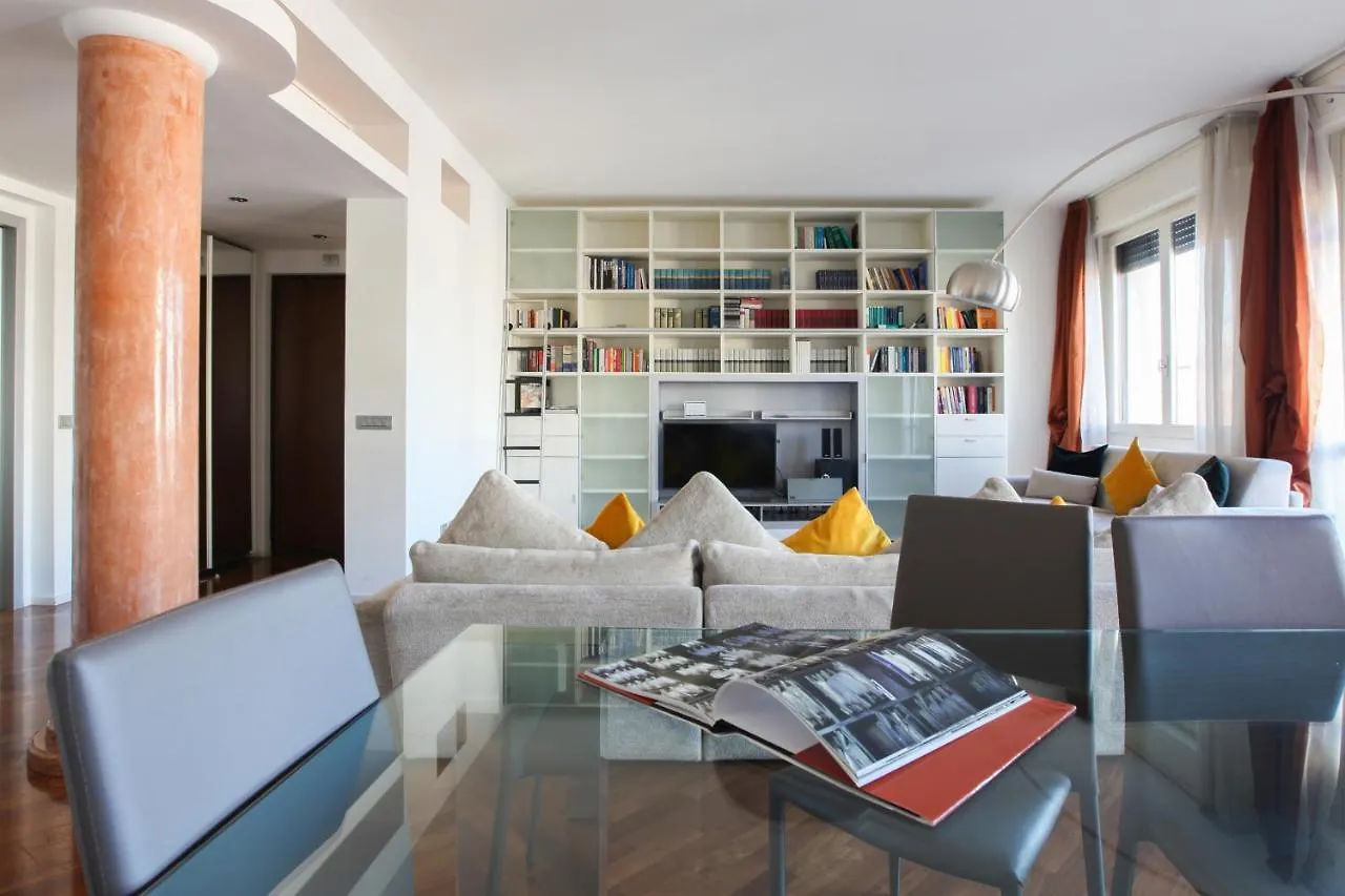 Heart Milan Apartments Porta Romana 0*,  Italia